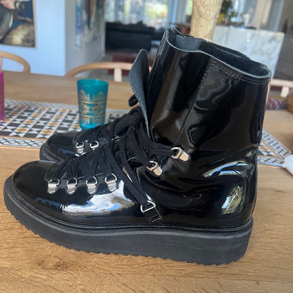 Kenzo Boots patent leather shearling interior. Never worn - Picture 4 of 5